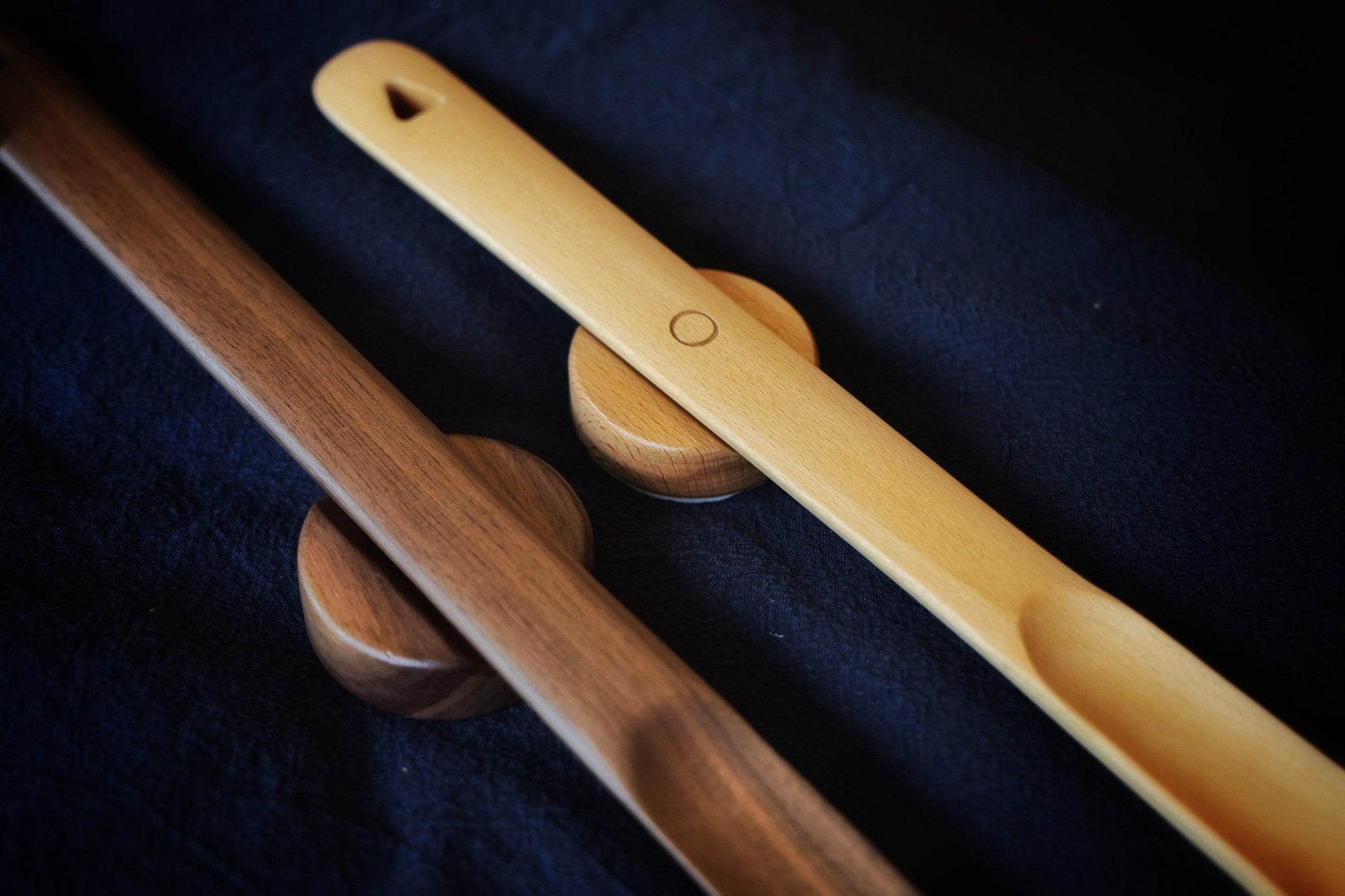 Wooden Shoe Horn with Magnetic Hanging Base