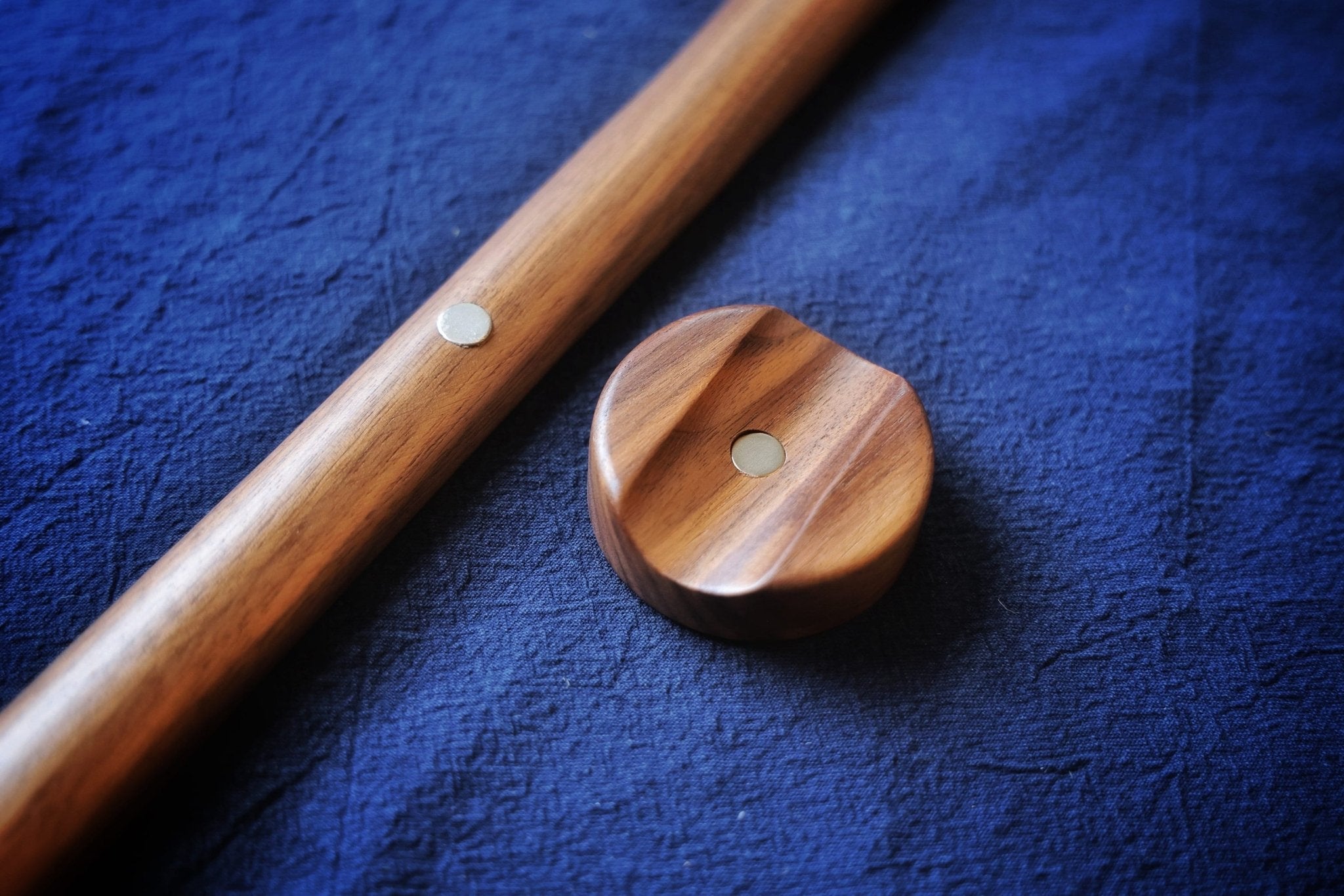 Wooden Shoe Horn with Magnetic Hanging Base - Image 4